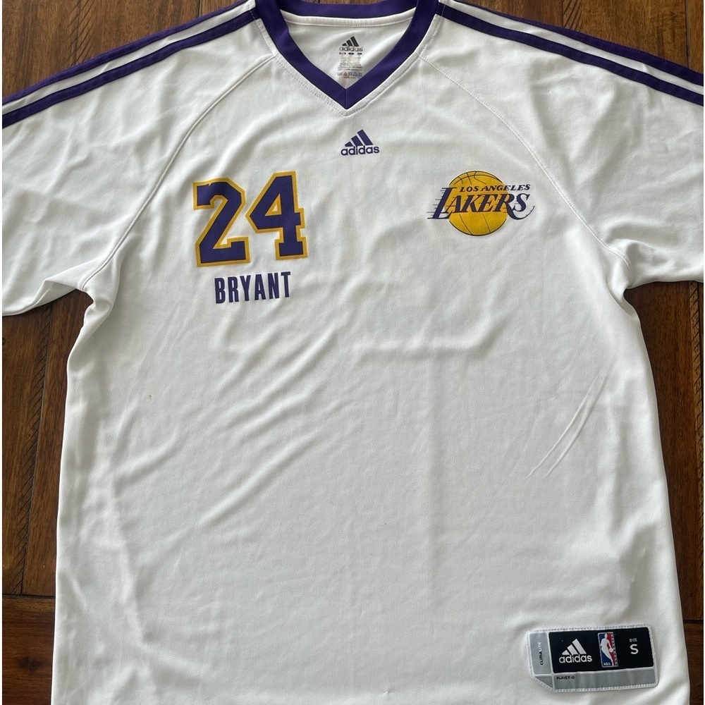 Vintage Adidas LA Lakers  Koby Bryant #24 white jersey size Small basketball